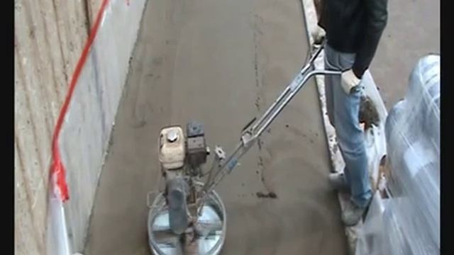 Видеоурок "Затирка бетона на небольших площадях" смотреть онлайн