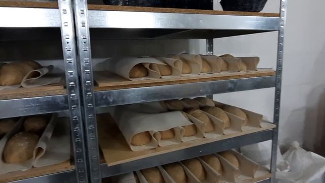 расстойка натурального подового хлеба на пекарской ткани. смотреть онлайн