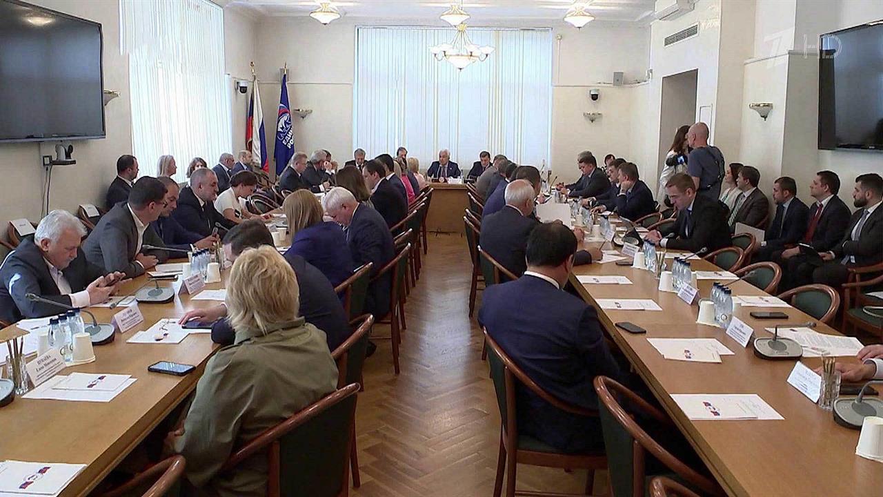 Депутаты Госдумы собрались на внеочередное пленарное заседание