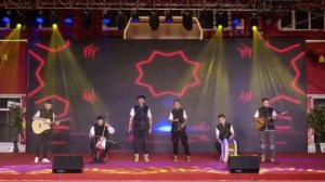 Торгуты из Хобуксар. Этно-рок группа. Торгутская народная песня? Синьцзян-Уйгурский район, Китай.