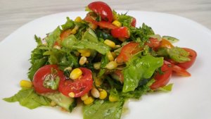 НЕВЕРОЯТНО ВКУСНЫЙ ОВОЩНОЙ САЛАТ ВЕСЕННИЙ С КЕДРОВЫМИ ОРЕШКАМИ | Просто Кухня - Выпуск 32
