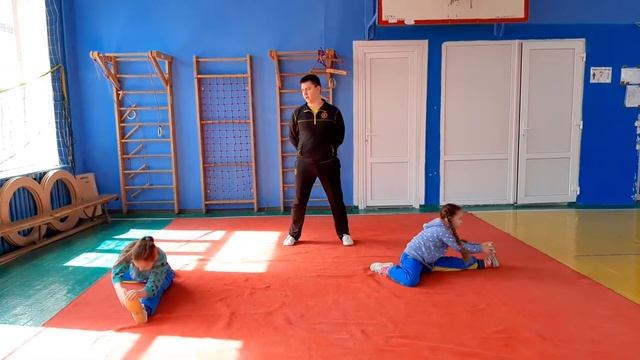 Дистанционная тренировка по ушу: растяжка 3 смотреть онлайн