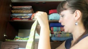 Удобное хранение постельного белья в шкафу.