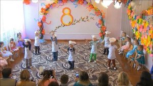 танец поварят мальчиков младшей гр на 8 марта 2017