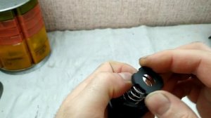 Разбираем крышку радиатора БМВ Е 34. Что внутри?