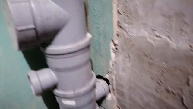 Плитка и стояк канализации в туалете смотреть онлайн