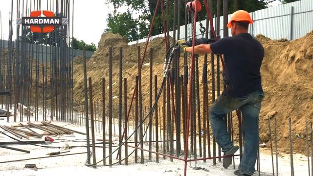 Стыковка #28 и #32 арматуры на строительной площадке смотреть онлайн