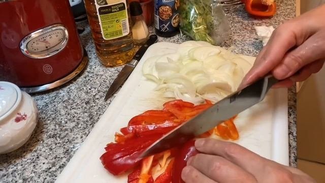 ТЕПЛЫЙ САЛАТ ПО -КОРЕЙСКИ С КУРИНЫМИ КРЫЛЬМИ. ОБАЛДЕННО ВКУСНО И АППЕТИТНО. ГОТОВЬТЕ НА ЗДОРОВЬЕ!