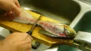 разделка мелкой рыбы с прищепкой Best Fish Filleting Method