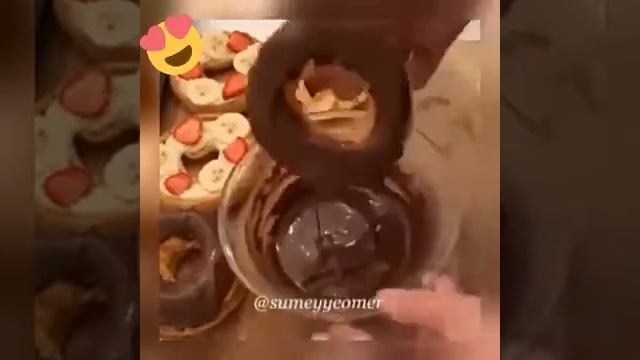 Шоколадные пончики(с бананом и клубникой) смотреть онлайн