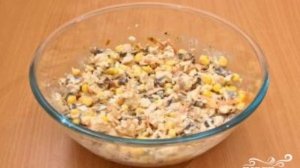 Салат с шампиньонами и кукурузой