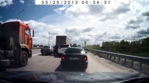 Мотоциклист между рядами