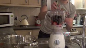 Philips HR2000 Blender Consumer Review and Demonstration of How to Make a Smoothie