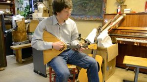 Балалайка народного строя с удвоенной первой струной. Балалайка-четвёрка