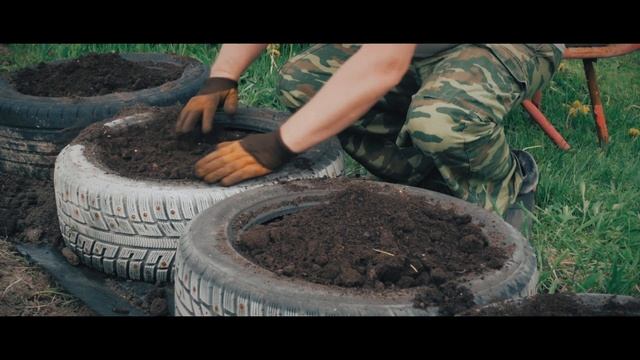 Клубничная грядка в шинах, для моей малышки. Воспоминание из детства. смотреть онлайн
