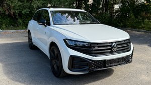 Новый Volkswagen Touareg 2024г, 2.0t-249лс, цена 10.000.000 рублей.
