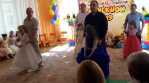 В садике выпускной г.Канск 2019г.садик номер 16 Родничек .