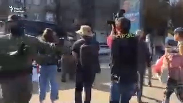 Все бабушки как бабушки сидят дома а Нина Багинская - революцыанэр! смотреть онлайн