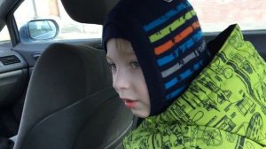 Тимур в день космонавтики едет из школы домой