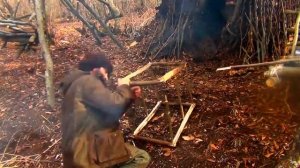 Бушкрафт шалаш в лесу своими руками