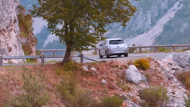 2016 Nissan LEAF Driving Video | AutoMotoTV смотреть онлайн