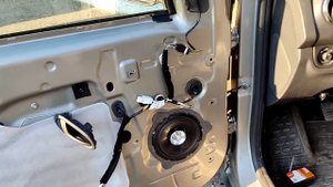 Замена штатной акустики на Dl audio  Raven 165 на Renault Sandero Stepway в передние двери