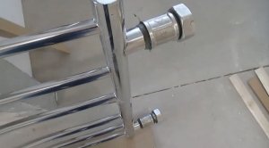 Почему потек только что установленный полотенцесушитель