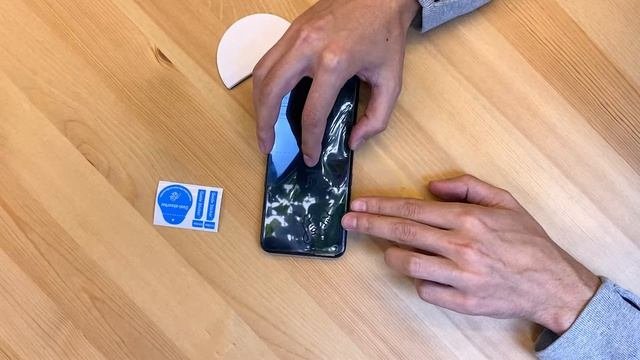 Видеоинструкция по наклеиванию защитной гидрогелевой пленки