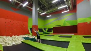 УЧИМ КРУТЫЕ ТРЮКИ! ПАДЕНИЯ НА БАТУТЕ! Прыжки На Батуте! Выпуск #2