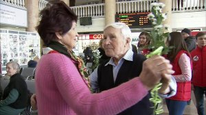 В годовщину победы под Сталинградом во многих росс...звучит известная всем мелодия "Случайный вальс"