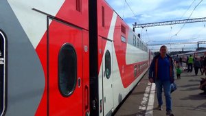 Прибытие электровоза ЭП20-011 со скорым двухэтажным поездом №25 "Ижевск -Москва" на Казанский вокза