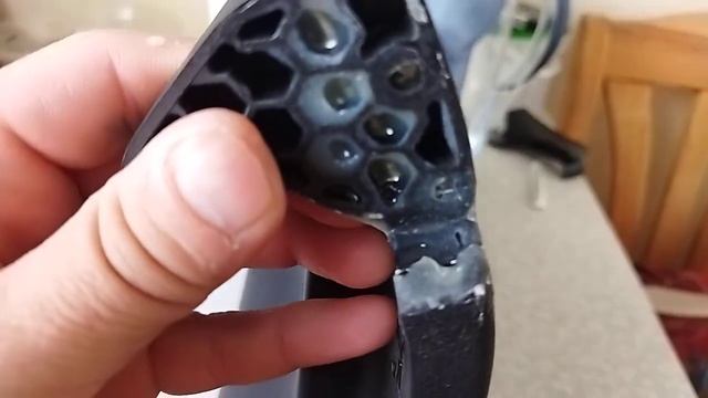 Отличное решение, если отломались петли бардачка на Audi A4 B6 . смотреть онлайн