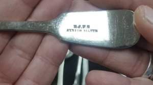 В поисках серебра на барахолке . Серебро не серебро , клейма не клейма . Барахолка в Израиле .