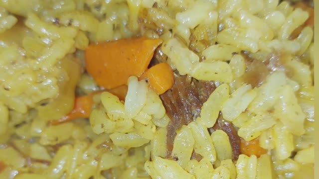 Быстрый плов с тушенкой