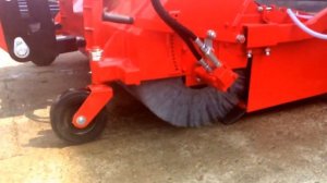 Дорожная щетка HYDROG на трактор МТЗ 82.1 (коммунальная щетка)/ Хидрог