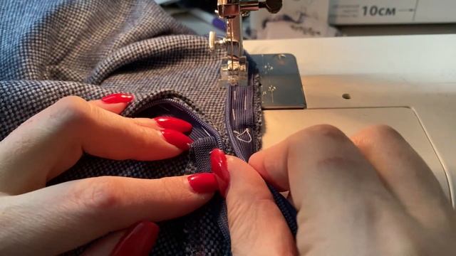 Как втачать потайную молнию в боковой шов платья смотреть онлайн