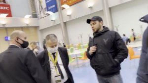 ОХРАННИКИ БЕЗ УДОСТОВЕРЕНИЯ ПРИМЕНЯЮТ ФИЗИЧЕСКУЮ СИЛУ К ПОСЕТИТЕЛЮ И НЕ ПУСКАЮТ БЕЗ QR КОДА В ТЦ