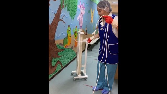 Визитка "Младший воспитатель" смотреть онлайн