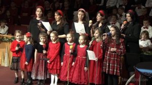 Как прекрасно Рождество радость людям принесло // поют мамы и дочери