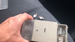 NISSAN TIIDA Замена ламп салонного света и багажник!