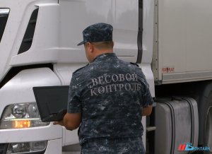 На дорогах Волгограда начались массовые рейды против перегруженных фур
