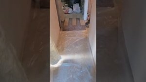 Самая бюджетная шумоизоляция пола, эффективней пробки.