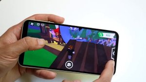 Roblox On Samsung Galaxy A54! (Gameplay Review)