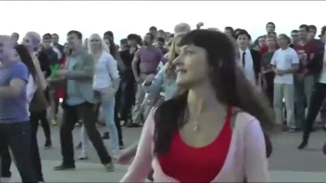Танцевальный флеш-моб в День города смотреть онлайн