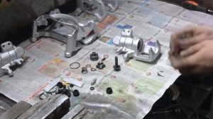 Ремонт тормозной системы. Honda Civic.  Замена манжет и поршней.