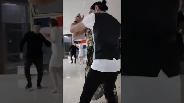 Бачата с Чино после семинаров в Пятигорске - Kiko Rodriguez "Recuerdo Tus Ojos" смотреть онлайн