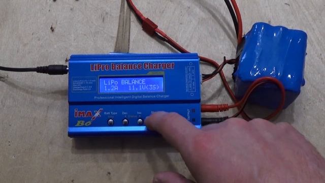Как заряжать аккумулятор для кораблика зарядным устройством Imax b6