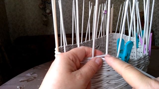 Корзинка из бумажной лозы