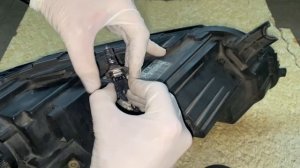 Как заменить лампу дальнего света на Volkswagen VW Passat B7 2012-2016