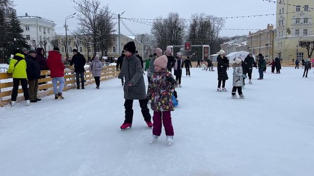 В Смоленске торжественно открыли каток для массового катания